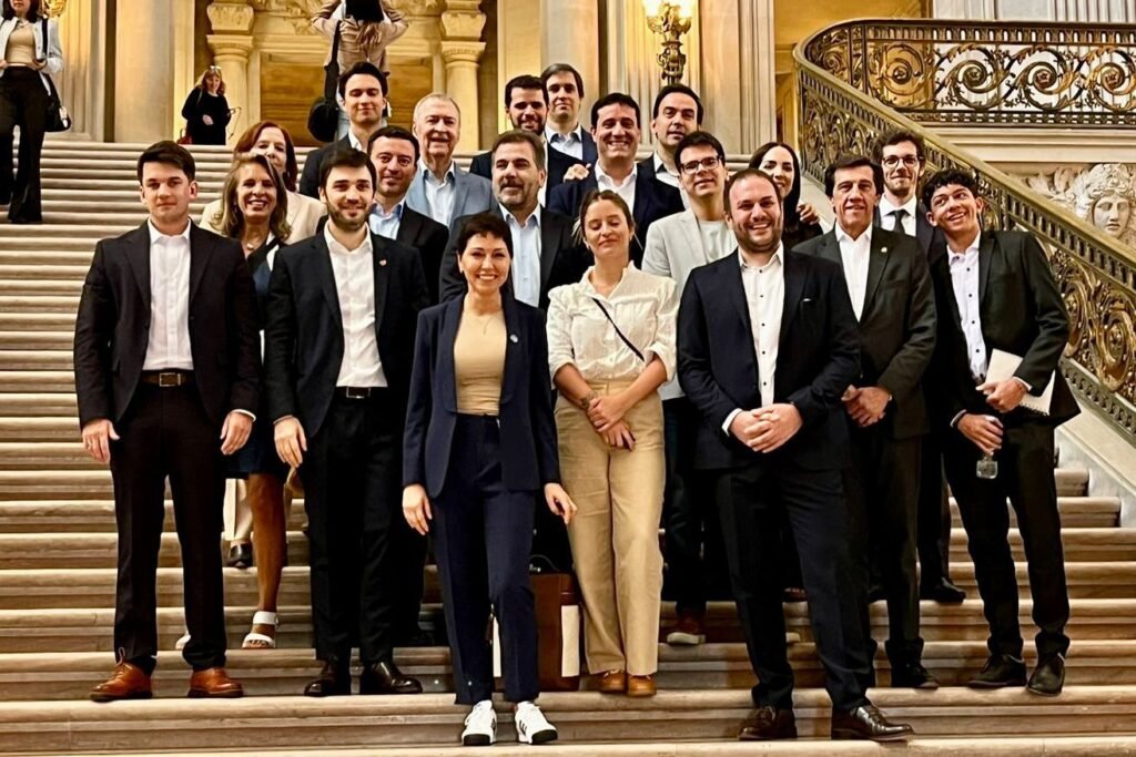 MAYRA PARTICIPÓ DE UN ENCUENTRO INTERNACIONAL SOBRE AVANCES TECNOLÓGICOS (3)