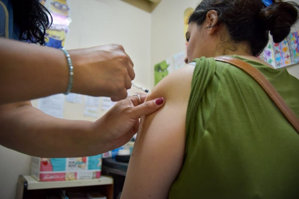 EL MUNICIPIO DE QUILMES COMENZÓ LA APLICACIÓN DE LA VACUNA CONTRA EL DENGUE (3)