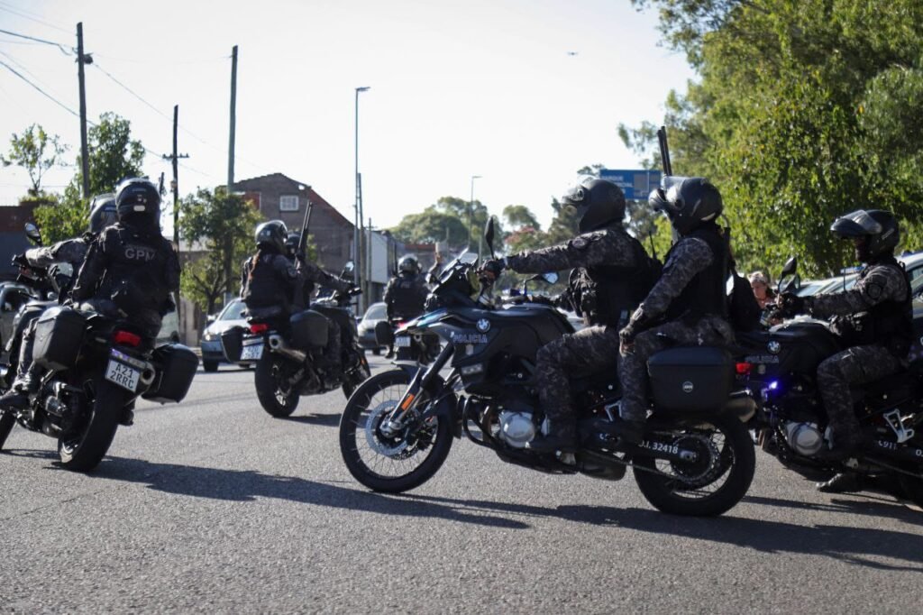 EL-MUNICIPIO-LLEVO-ADELANTE-UN-NUEVO-MEGAOPERATIVO-DE-SATURACION-POLICIAL-EN-QUILMES-OESTE-3.jpeg