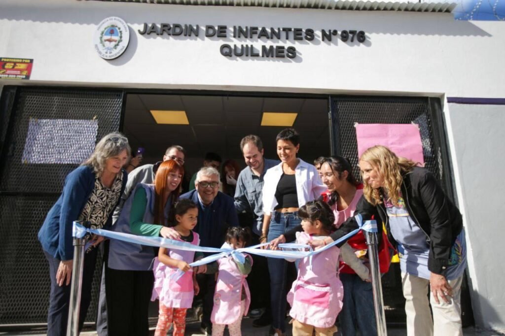 MAYRA-INAUGURO-EL-JARDIN-DE-INFANTES-No-976-DEL-BARRIO-IAPI-DE-BERNAL-OESTE-FINALIZADO-CON-FONDOS-MUNICIPALES-1.jpeg