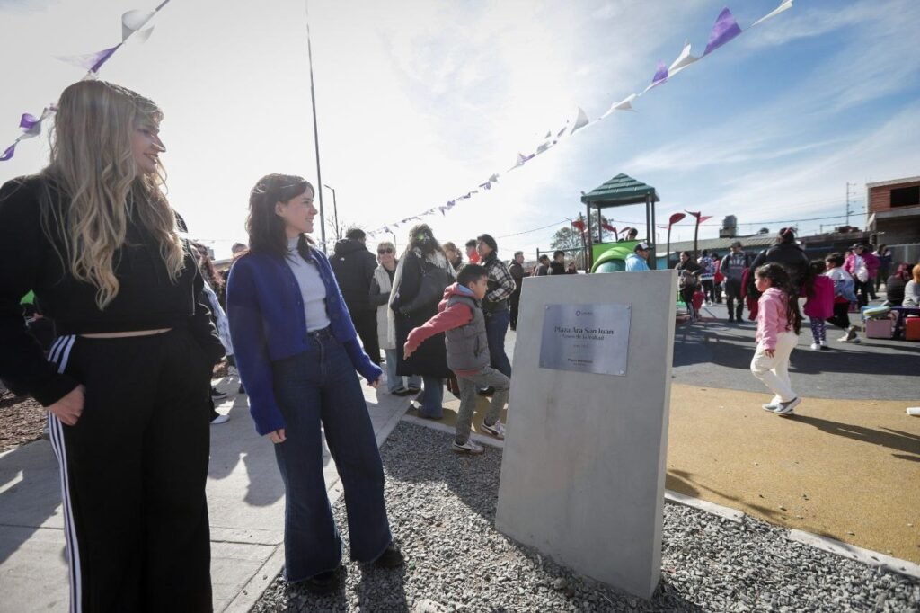 CECI-SOLER-ESTUVO-EN-LA-INAUGURACION-DEL-PASEO-DE-LA-LEALTAD-EN-QUILMES-OESTE-2.jpg
