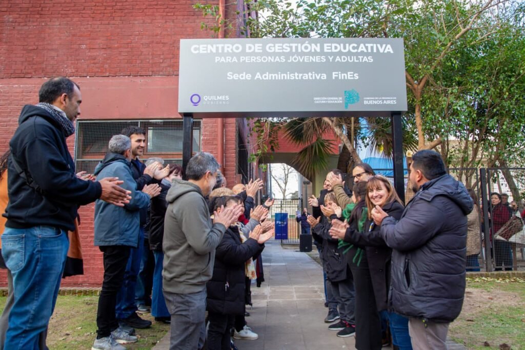 FUNCIONARIOS-MUNICIPALES-INAUGURARON-EL-CENTRO-DE-GESTION-EDUCATIVA-PARA-PERSONAS-JOVENES-Y-ADULTAS-EN-QUILMES-4.jpeg