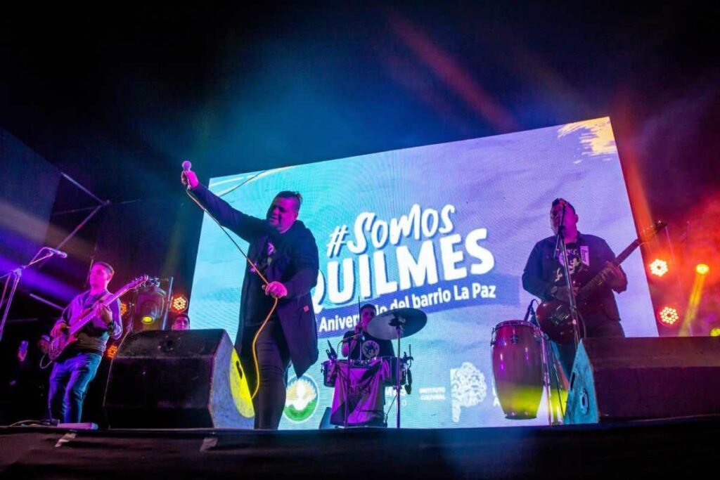 MAYRA-JUNTO-A-MILES-DE-VECINAS-Y-VECINOS-EN-UNA-NUEVA-EDICION-DEL-FESTIVAL-SOMOS-QUILMES-2.jpeg