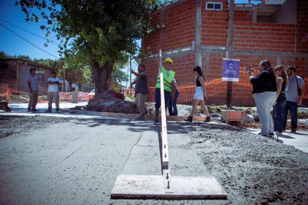 PAVIMENTACION-Y-OBRA-HIDRAULICA-EN-SOLANO-4.jpg