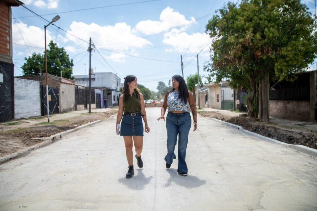 CONTINUA-LA-CONSTRUCCION-DE-10-NUEVAS-CUADRAS-DE-ASFALTO-EN-EL-BARRIO-LA-PAZ-DE-QUILMES-OESTE-4.jpg