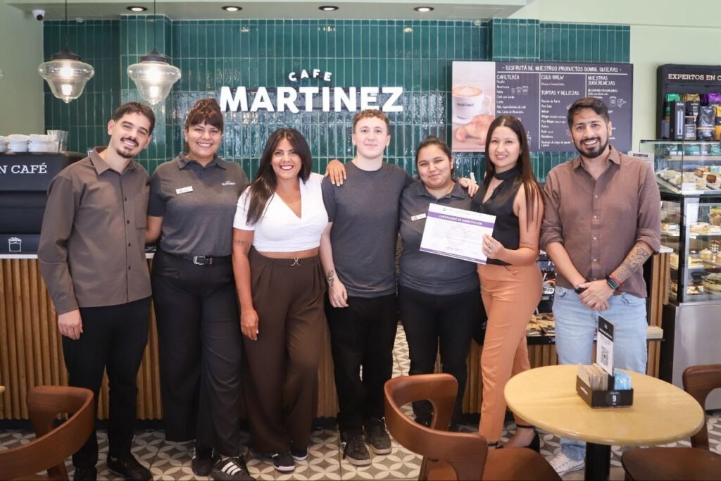 EL-MUNICIPIO-ENTREGO-EL-CERTIFICADO-DE-HABILITACION-A-CAFE-MARTINEZ-1.jpg