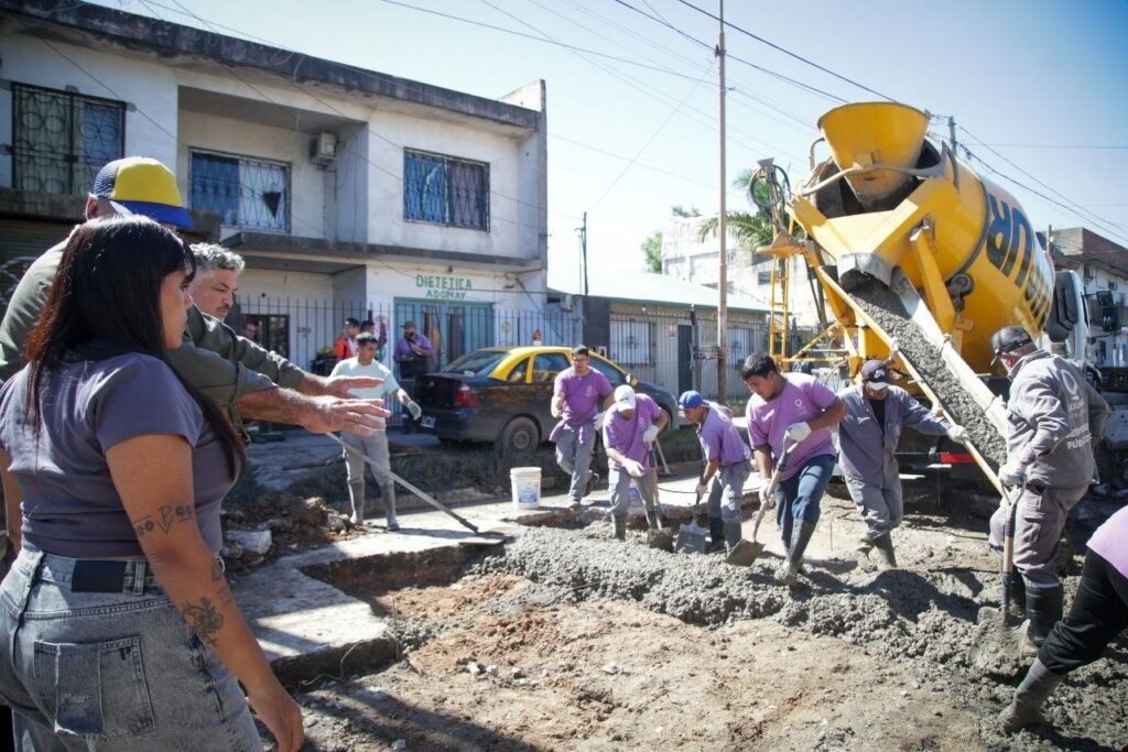 AVANZAN-LOS-TRABAJOS-DE-BACHEO-EN-HORMIGON-EN-EL-BARRIO-LOS-EUCALIPTUS-DE-SAN-FRANCISCO-SOLANO-EJECUTADOS-CON-FONDOS-MUNICIPALES-1.jpg