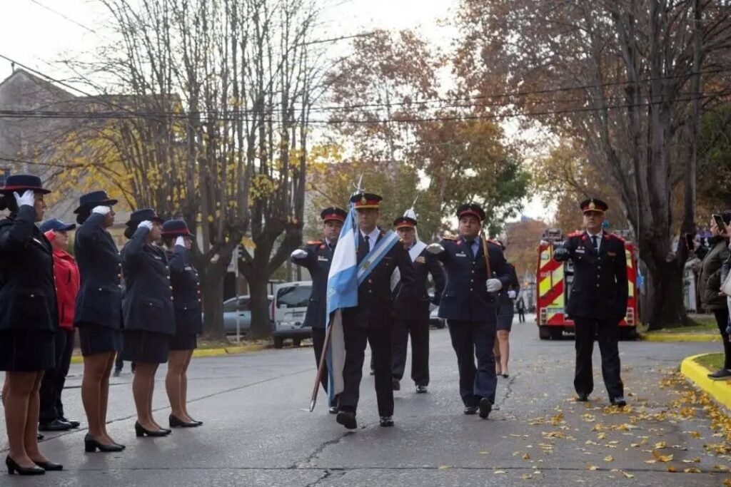 ACTO-POR-EL-DIA-DEL-BOMBERO-VOLUNTARIO-ARGENTINO-EN-EL-CUARTEL-DE-QUILMES-4.jpg