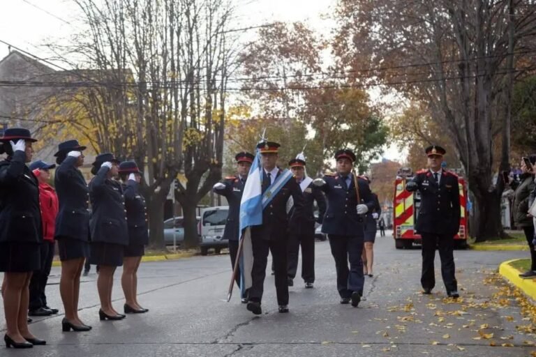ACTO-POR-EL-DIA-DEL-BOMBERO-VOLUNTARIO-ARGENTINO-EN-EL-CUARTEL-DE-QUILMES-4.jpg