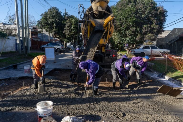 CONTINUAN-LOS-TRABAJOS-DE-BACHEO-EN-HORMIGON-EN-LOS-DIFERENTES-BARRIOS-DEL-DISTRITO-CON-FONDOS-100-COMUNALES-3.jpg