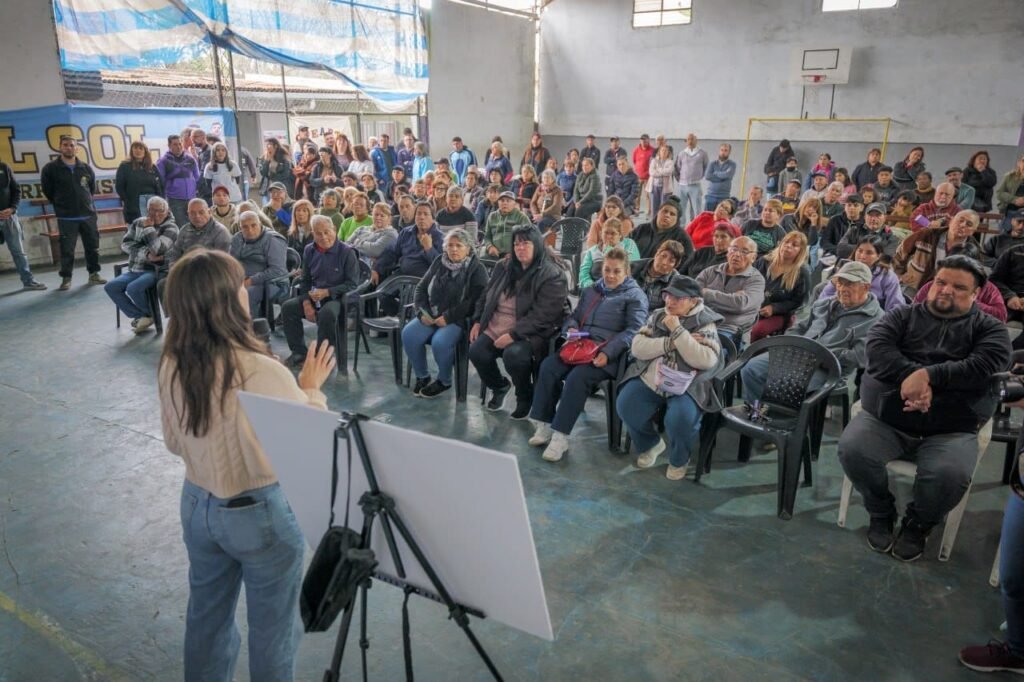 EL MUNICIPIO DE QUILMES CONSTRUIRÁ 15 NUEVAS CUADRAS DE PAVIMENTOS EN EL BARRIO EL SOL DE SAN FRANCISCO SOLANO CON FONDOS 100% PROPIOS 4