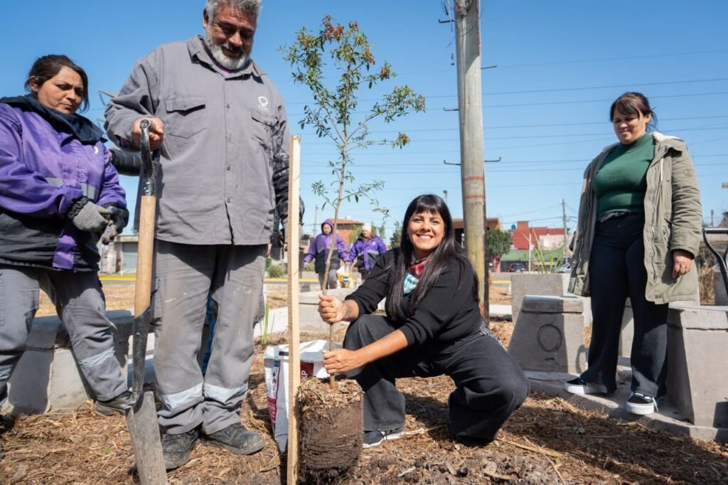 EL MUNICIPIO DE QUILMES ERRADICÓ UN BASURAL HISTÓRICO Y LO CONVIRTIÓ EN UN NUEVO ESPACIO PÚBLICO PARA LAS Y LOS VECINOS DE EZPELETA OESTE 2