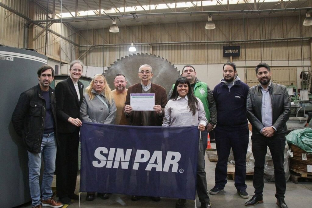 EL-MUNICIPIO-ENTREGO-EL-CERTIFICADO-DE-APTITUD-AMBIENTAL-A-LA-PYME-SIN-PAR-4.jpg