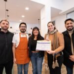 EL MUNICIPIO ENTREGÓ EL CERTIFICADO DE HABILITACIÓN GRATUITO A UNA CAFETERÍA TEMÁTICA EN EL MARCO DE LA NUEVA ORDENANZA 1