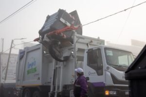 EL MUNICIPIO INSTALÓ LOS PRIMEROS 12 CONTENEDORES EN SAN FRANCISCO SOLANO Y PRESENTÓ UN NUEVO CAMIÓN RECOLECTOR DE CARGA LATERAL 3