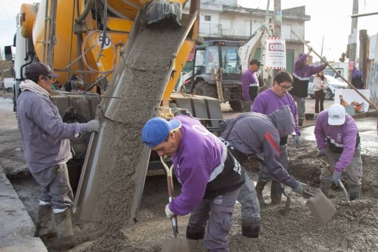 LA-COMUNA-CONTINUA-CON-LOS-OPERATIVOS-DE-BACHEO-EN-HORMIGON-EN-LOS-DISTINTOS-BARRIOS-DEL-DISTRITO-4.jpg