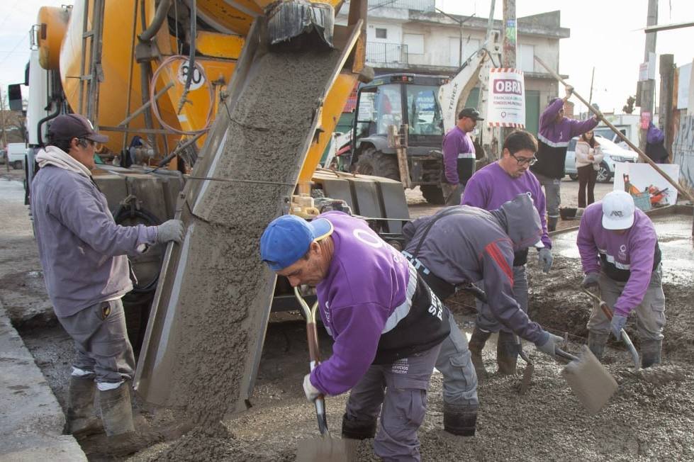 LA-COMUNA-CONTINUA-CON-LOS-OPERATIVOS-DE-BACHEO-EN-HORMIGON-EN-LOS-DISTINTOS-BARRIOS-DEL-DISTRITO-4.jpg