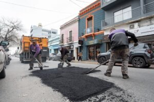 LA COMUNA CONTINÚA INTENSIFICANDO LOS TRABAJOS DE BACHEO EN HORMIGÓN Y CARPETA ASFÁLTICA A TRAVÉS DEL PLAN MUNICIPAL 2026 3