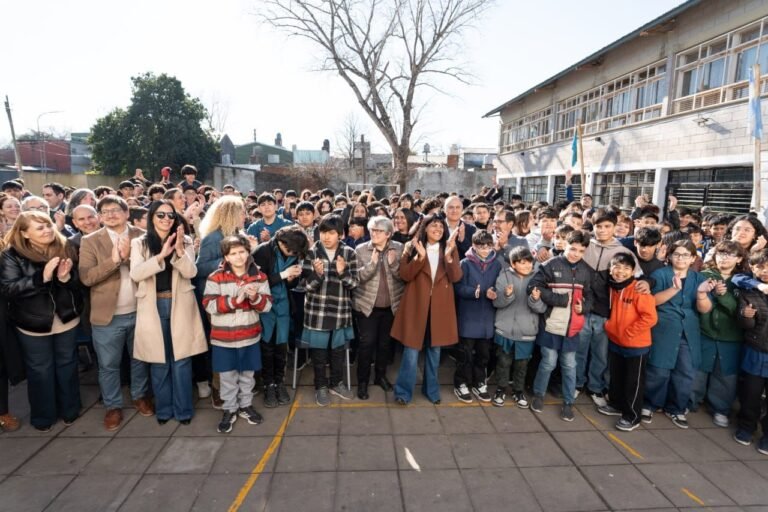 MAYRA Y EVA MIERI INAUGURARON LA OBRA DE AMPLIACIÓN DE LA EEST Nº 1 6