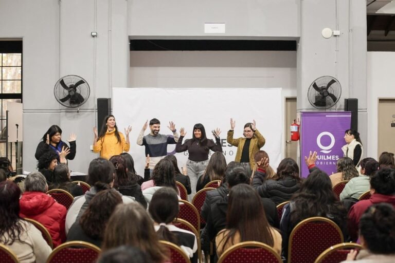 SE-PUSO-EN-MARCHA-EL-TERCER-CURSO-DE-INTRODUCCION-A-LA-LENGUA-DE-SENAS-Y-CULTURA-SORDA-1.jpg